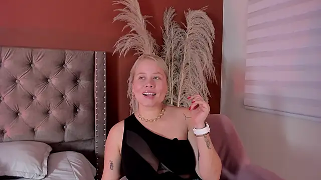 stefanny ruiz  online show from 01.09.26