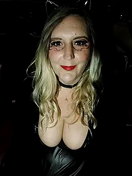 BecciDeluxe online show from 10.31.25