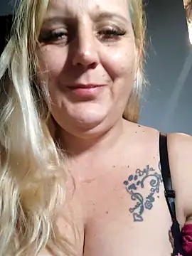 Snapshot of BecciDeluxe chatting on 01.18.26 BecciDeluxe online show from 01.18.26