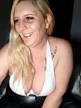 Snapshot of BecciDeluxe chatting on 02.07.26 BecciDeluxe online show from 02.07.26