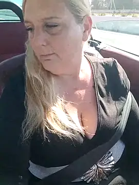 Snapshot of BecciDeluxe chatting on 02.20.26 BecciDeluxe online show from 02.20.26