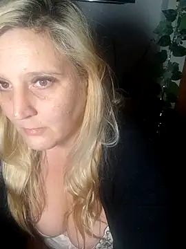 Snapshot of BecciDeluxe chatting on 03.12.26 BecciDeluxe online show from 03.12.26