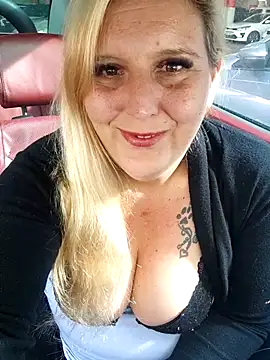 Snapshot of BecciDeluxe chatting on 03.16.26 BecciDeluxe online show from 03.16.26