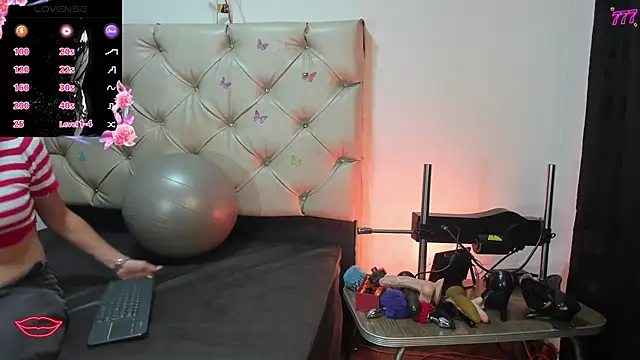 Snapshot of cleopatraa chatting on 05.22.26 cleopatraa online show from 05.22.26