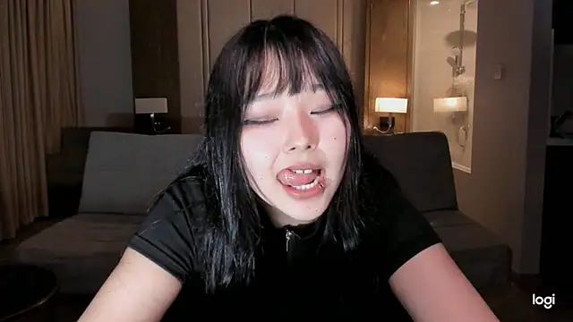 hee young11 online show from 03.13.25