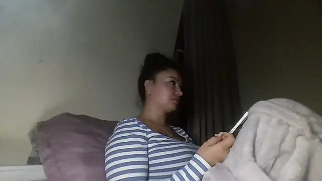 Linusya online show from 10.14.25