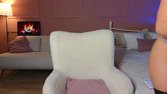 Lina-hill online show from 02.23.25