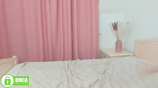 Snapshot of Charlotte_wow chatting on 12.12.24 Charlotte wow online show from 12.12.24