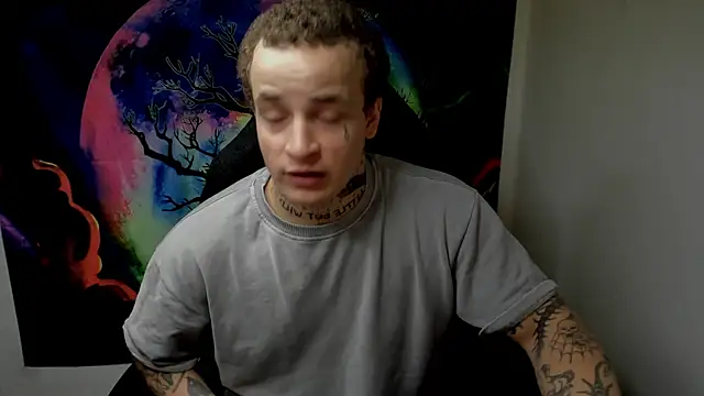 Snapshot of layneinchains chatting on 12.12.24 layneinchains online show from 12.12.24