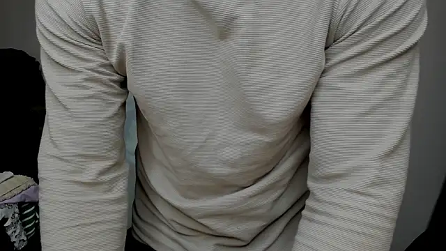 Snapshot of layneinchains chatting on 01.05.25 layneinchains online show from 01.05.25