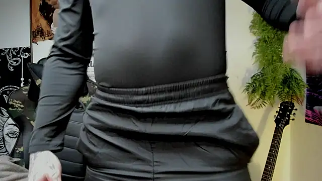 Snapshot of layneinchains chatting on 01.27.25 layneinchains online show from 01.27.25