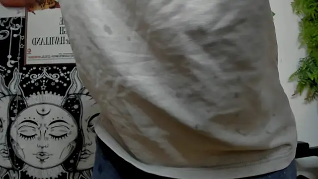 Snapshot of layneinchains chatting on 02.08.25 layneinchains online show from 02.08.25