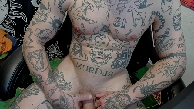 Snapshot of layneinchains chatting on 03.10.25 layneinchains online show from 03.10.25