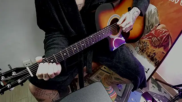 Snapshot of layneinchains chatting on 09.28.25 layneinchains online show from 09.28.25