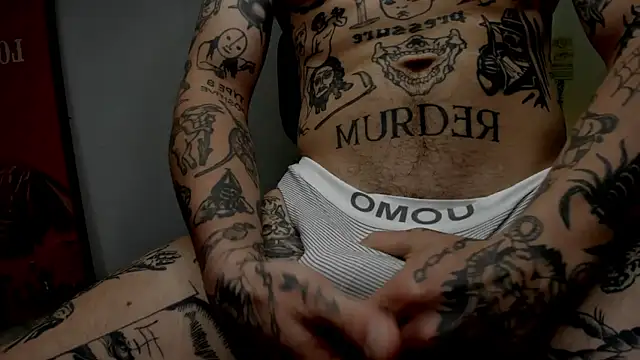 Snapshot of layneinchains chatting on 10.04.25 layneinchains online show from 10.04.25