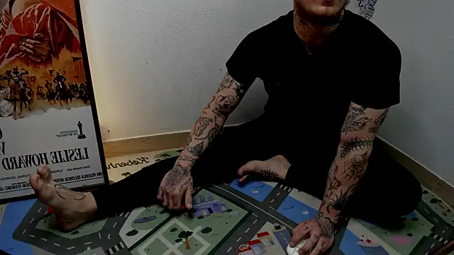 Snapshot of layneinchains chatting on 10.06.25 layneinchains online show from 10.06.25