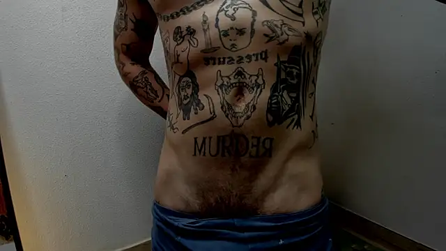 Snapshot of layneinchains chatting on 10.08.25 layneinchains online show from 10.08.25