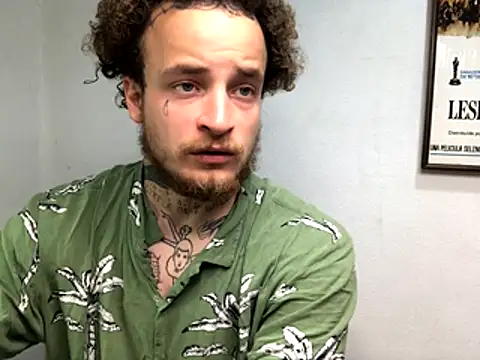 Snapshot of layneinchains chatting on 10.29.25 layneinchains online show from 10.29.25