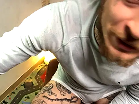 Snapshot of layneinchains chatting on 11.04.25 layneinchains online show from 11.04.25