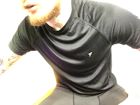 Snapshot of layneinchains chatting on 11.05.25 layneinchains online show from 11.05.25