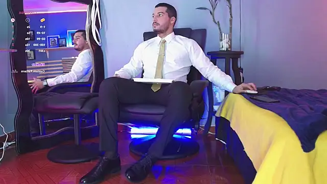 Snapshot of HenryBenso chatting on 12.12.24 HenryBenso online show from 12.12.24