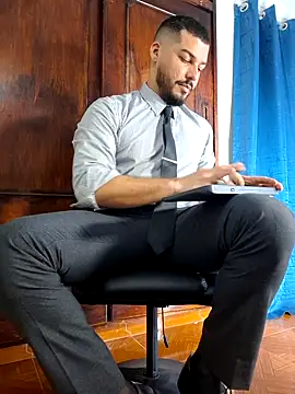 Snapshot of HenryBenso chatting on 10.07.25 HenryBenso online show from 10.07.25