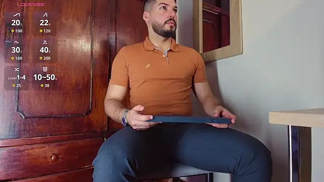 Snapshot of HenryBenso chatting on 10.09.25 HenryBenso online show from 10.09.25