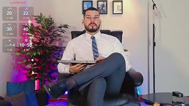 Snapshot of HenryBenso chatting on 10.13.25 HenryBenso online show from 10.13.25