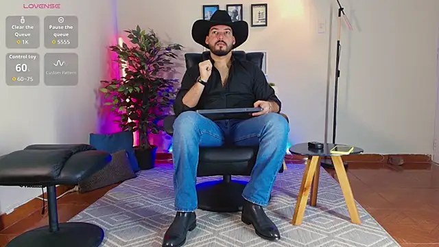 Snapshot of HenryBenso chatting on 10.14.25 HenryBenso online show from 10.14.25