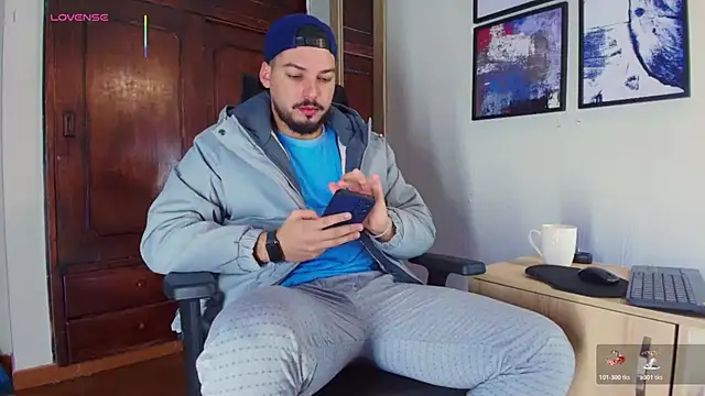 Snapshot of HenryBenso chatting on 11.16.25 HenryBenso online show from 11.16.25