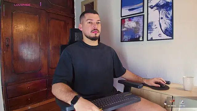 Snapshot of HenryBenso chatting on 11.22.25 HenryBenso online show from 11.22.25