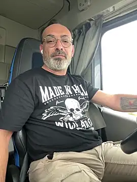 Snapshot of dzhakar chatting on 10.17.25 dzhakar online show from 10.17.25