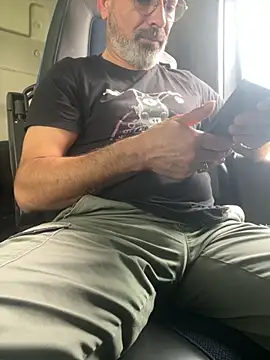 Snapshot of dzhakar chatting on 10.22.25 dzhakar online show from 10.22.25