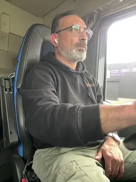 Snapshot of dzhakar chatting on 10.23.25 dzhakar online show from 10.23.25