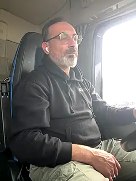 Snapshot of dzhakar chatting on 10.27.25 dzhakar online show from 10.27.25