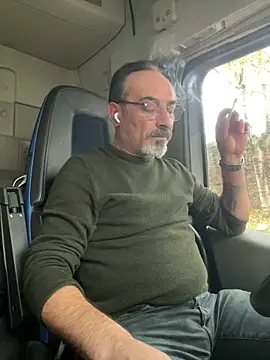 Snapshot of dzhakar chatting on 11.14.25 dzhakar online show from 11.14.25