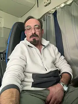 Snapshot of dzhakar chatting on 12.03.25 dzhakar online show from 12.03.25