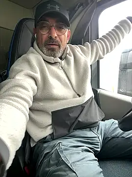 Snapshot of dzhakar chatting on 01.12.26 dzhakar online show from 01.12.26