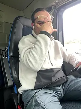 Snapshot of dzhakar chatting on 01.13.26 dzhakar online show from 01.13.26