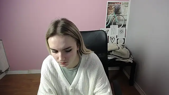 Snapshot of viktoria_lovely chatting on 02.10.25 viktoria lovely online show from 02.10.25