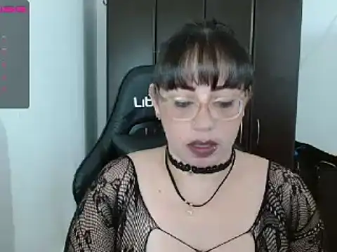 Snapshot of natashasmithe chatting on 12.30.24 natashasmithe online show from 12.30.24