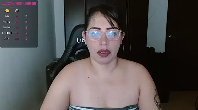 Snapshot of natashasmithe chatting on 01.25.25 natashasmithe online show from 01.25.25