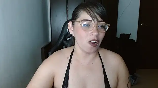 Snapshot of natashasmithe chatting on 02.11.25 natashasmithe online show from 02.11.25