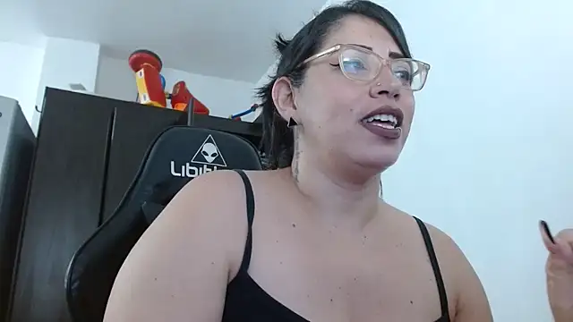 Snapshot of natashasmithe chatting on 02.22.25 natashasmithe online show from 02.22.25