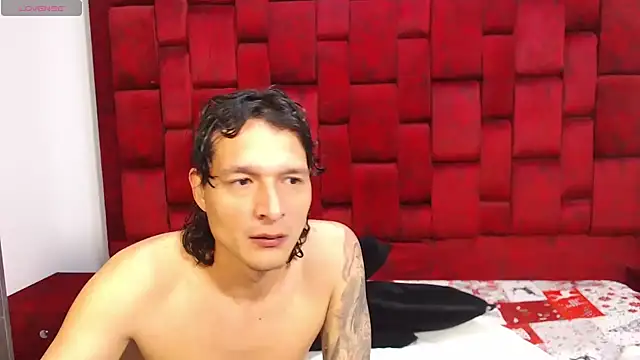 Couple No Limits online show from 11.04.25