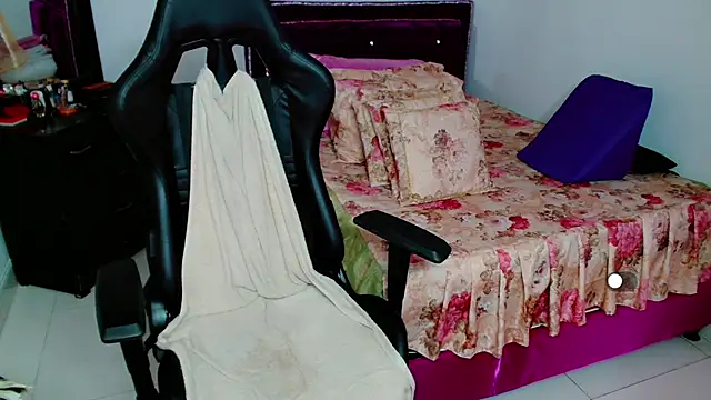 Lily Benet1 online show from 02.23.25