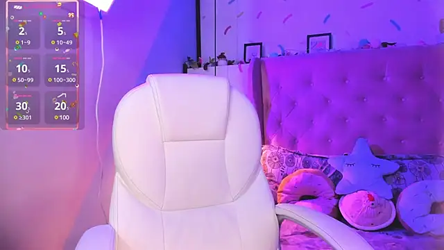 Snapshot of _cloe_martinez chatting on 12.17.24 cloe martinez online show from 12.17.24