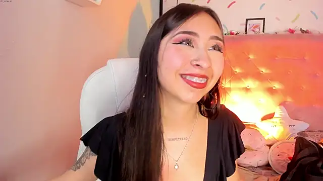 Snapshot of _cloe_martinez chatting on 01.24.25 cloe martinez online show from 01.24.25