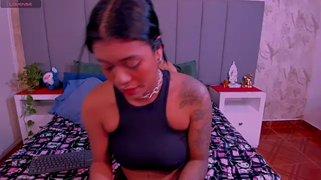 Snapshot of JulianaMiller chatting on 01.27.25 JulianaMiller online show from 01.27.25