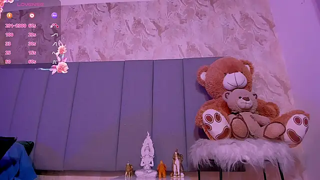 Snapshot of JulianaMiller chatting on 02.14.25 JulianaMiller online show from 02.14.25